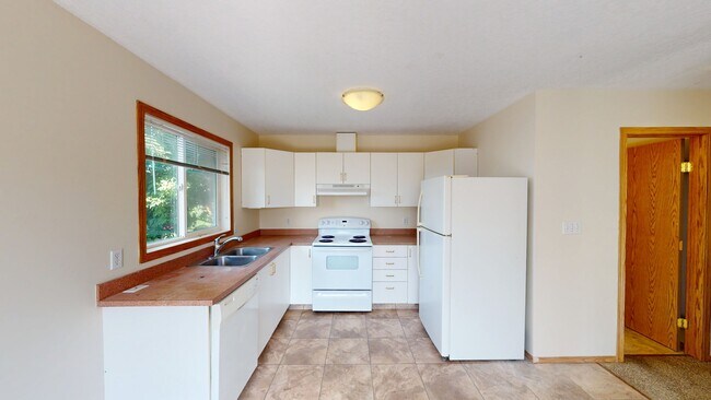 9318 B-93106 106 Ave.