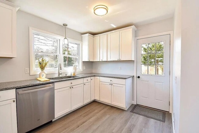 Photo - 291 Crompton Rd