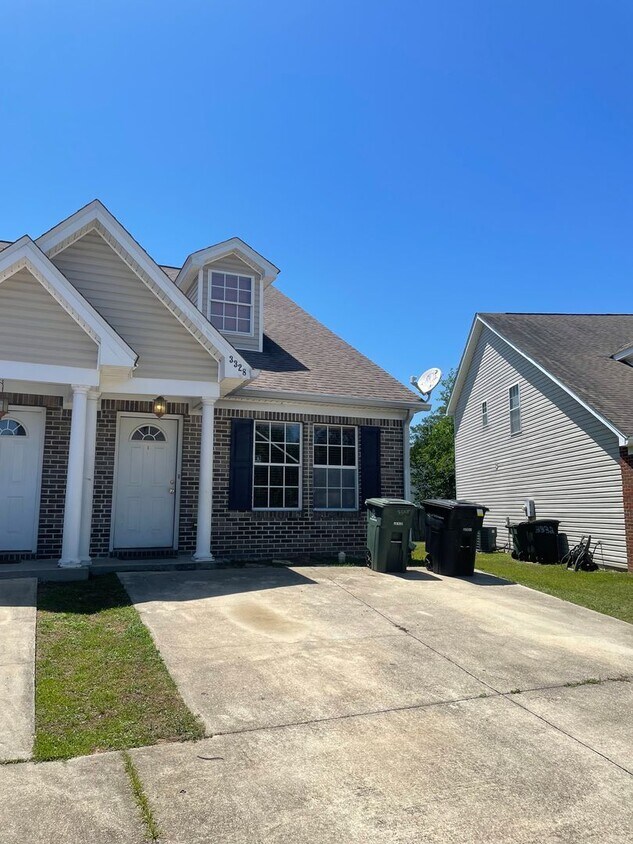 Gorgeous 3/3 Townhome! - Gorgeous 3/3 Townhome!