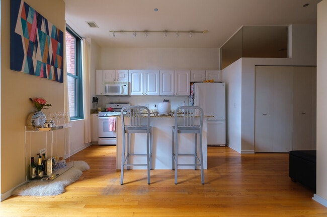 Photo - 208 W Washington St Unidad 1708