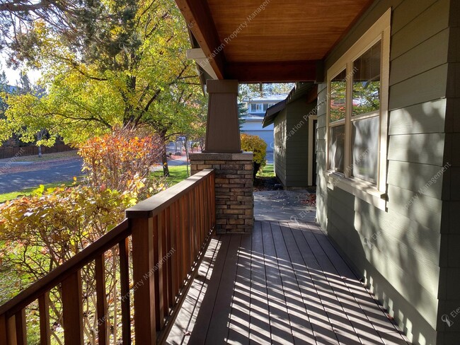 Photo - 2597 NW High Lakes Loop Unidad 2