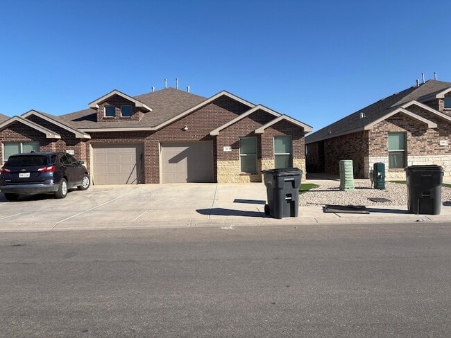 Building Photo - 1907 Langford Ave Unit B
