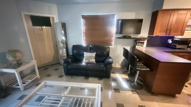 Photo - 1701 Hayes St Unidad 4