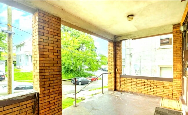 Building Photo - 311 Hilton Pl