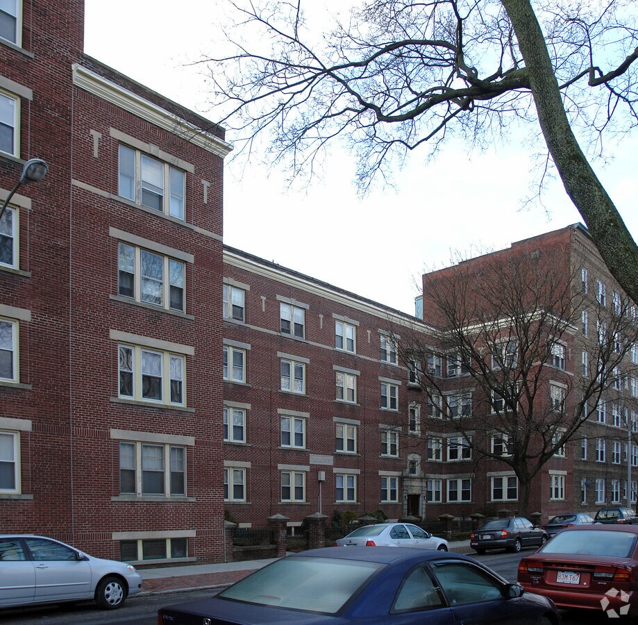 Plaza Court - Plaza Court Apartments