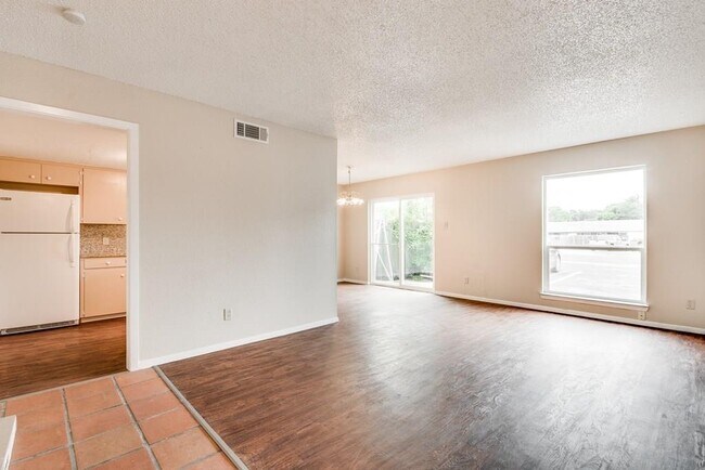 Photo - 2611 Ektom Dr