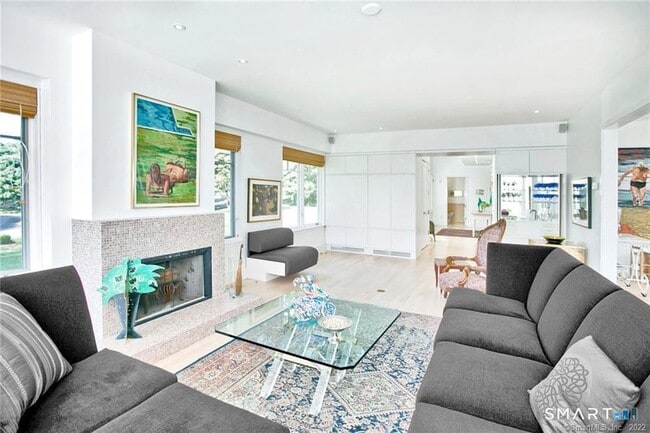 2 Bluewater Hill S