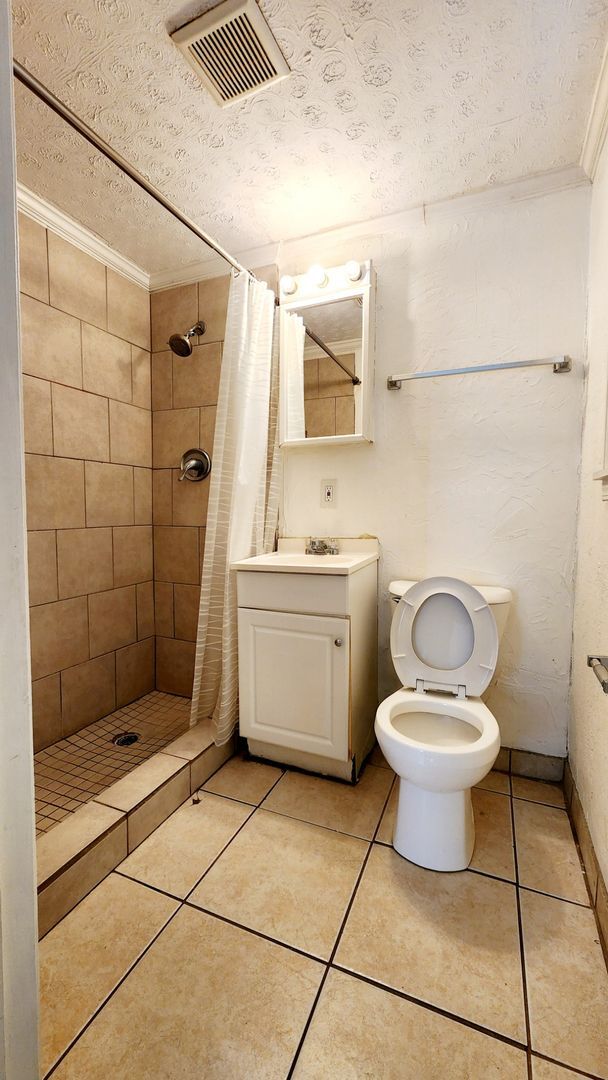 Photo - Budget friendly 1 Bed / 1 Bath blocks away...