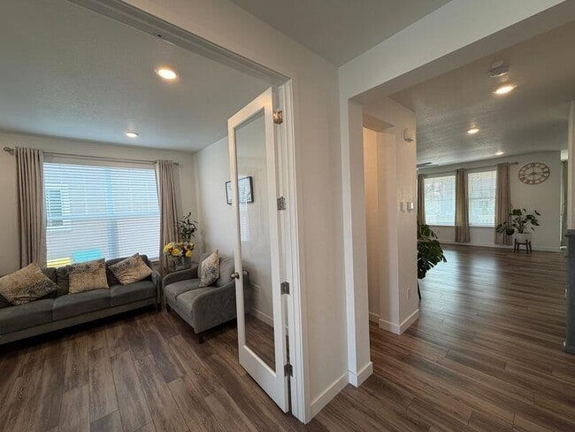 Photo - 1856 Megan Dr