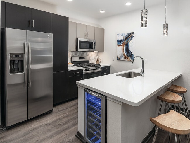 Building Photo - Norte Town Lake Apartments