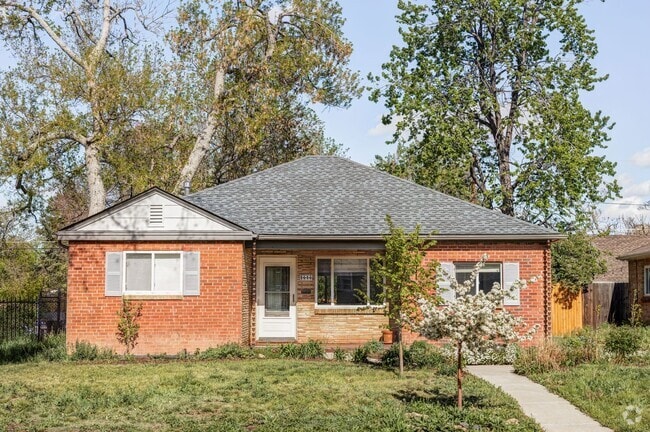 Building Photo - Spectacular 3-Bedroom, 2-Bathroom Home – M...