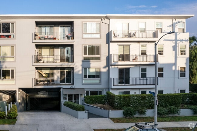 4820 Bellflower Ave - 4820 Bellflower Ave