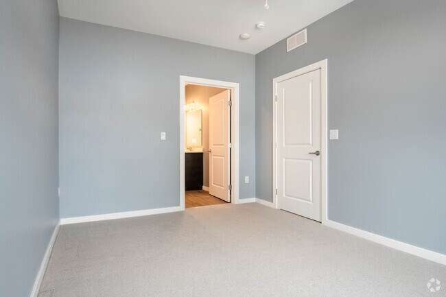 2BR, 2BA - 1076SF