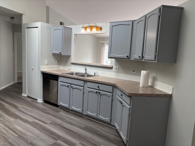 Building Photo - 1521 Commodore Ct Unit 2 Rental