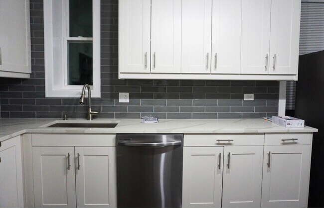 Kitchen - 5436 S Aberdeen St Unidad 2