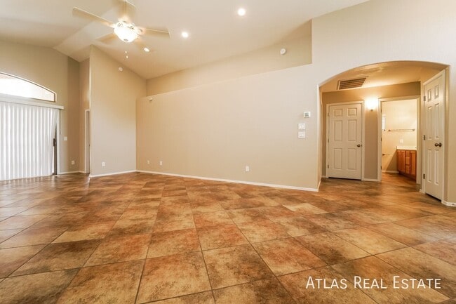 1486 W Sand Pebble Dr