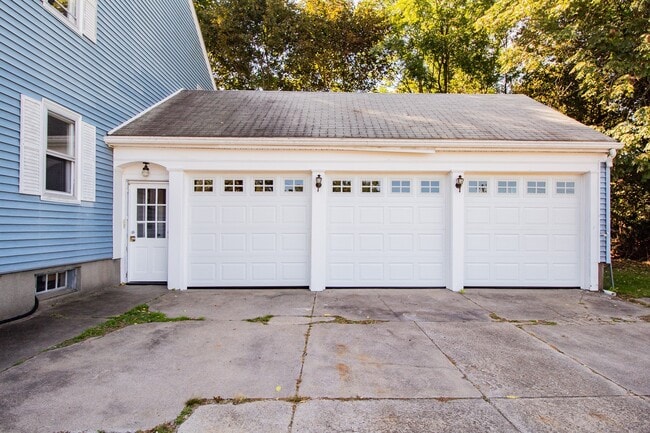 Photo - 1165 W Boylston St