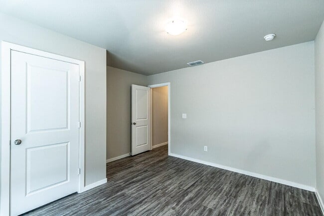 Photo - 1901 Langford Ave