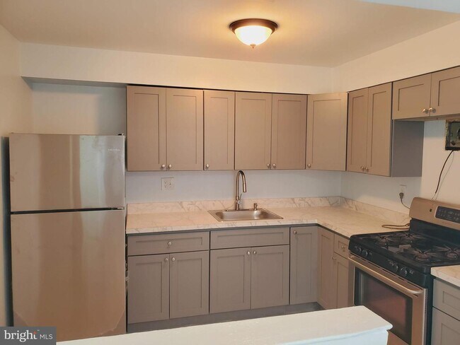 Photo - 2702 Island Ave