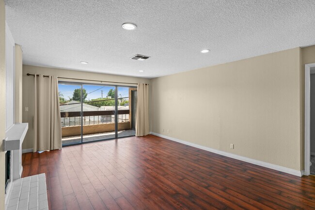 Photo - 2121 Scott Rd Unit 202
