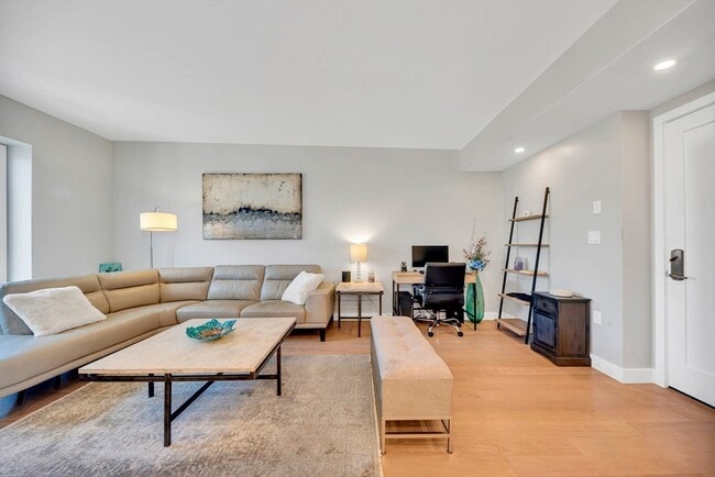 Photo - 932 Broadway Unit 312