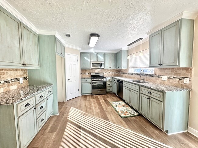 Photo - 16143 Little Cypress Ln