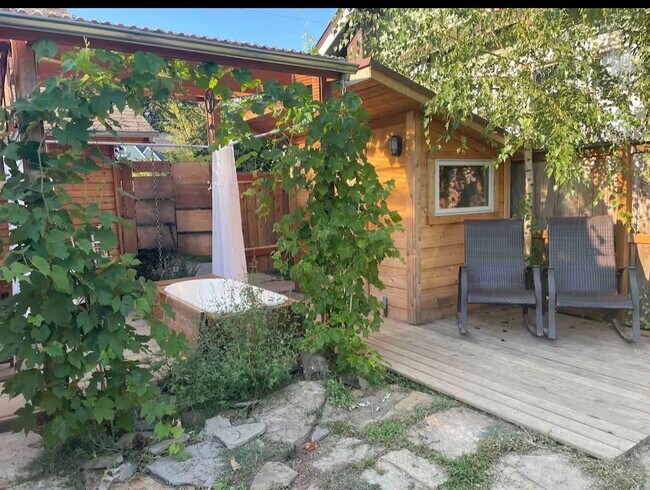 Photo - 3276 SE Grant St Unidad Zen Den