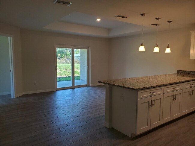 Photo - 3x2 Duplex Unit Unit 4738 13TH ST SW