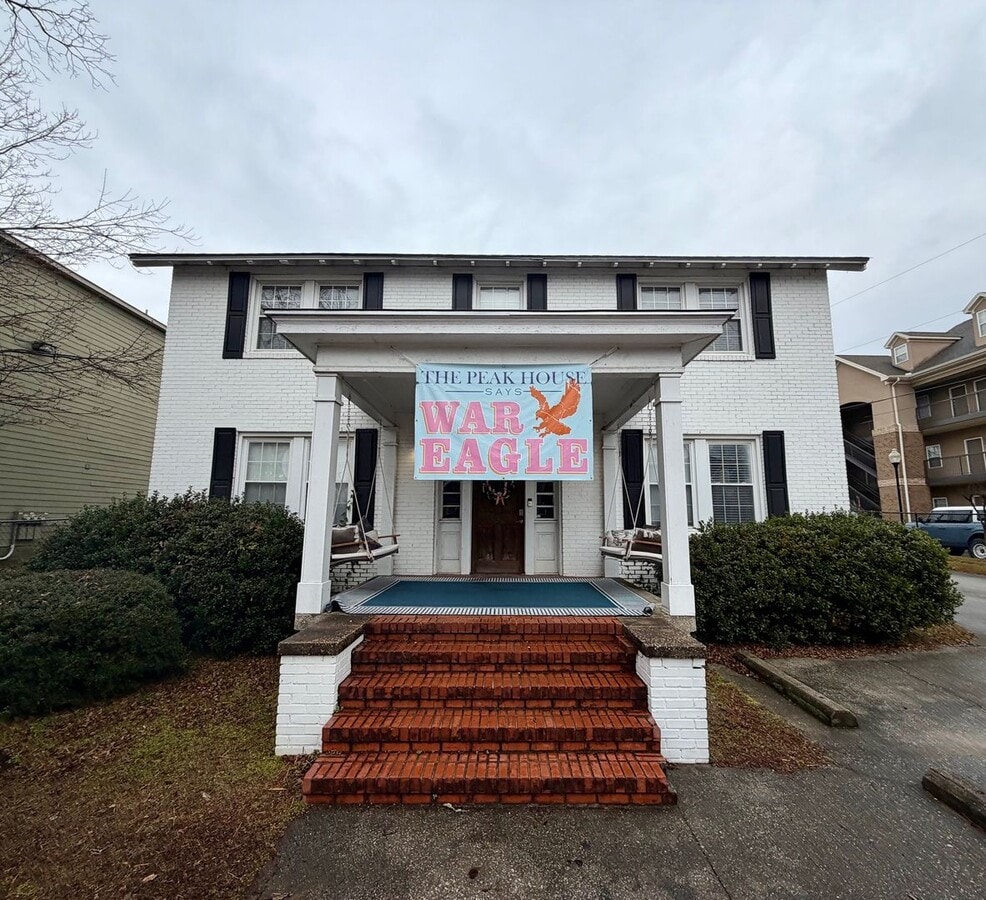 Photo - Peak Apartments