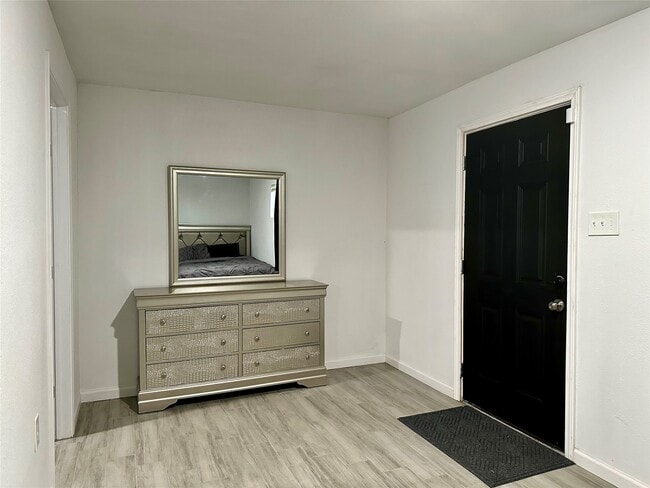 Photo - 4802 Elser St