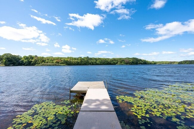 Building Photo - 40 Missapogue Ct