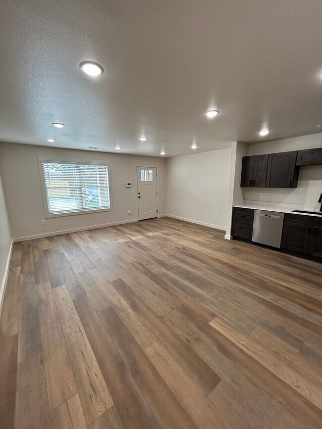 Photo - 707 W 12th St Unidad A