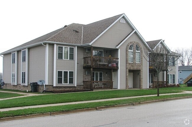 Building Photo - RANDOM LAKE APTS