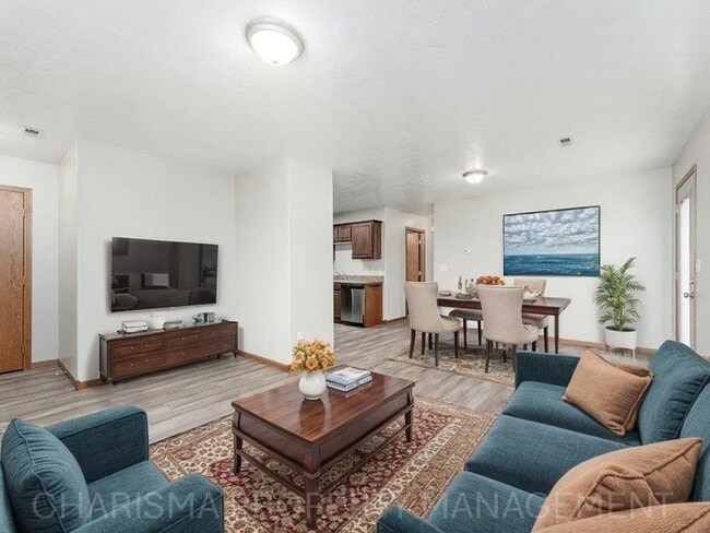 Building Photo - TRANQUIL 2 BEDROOM TWINHOME IN BALTIC, LUX... Unit 350 S 6th Street