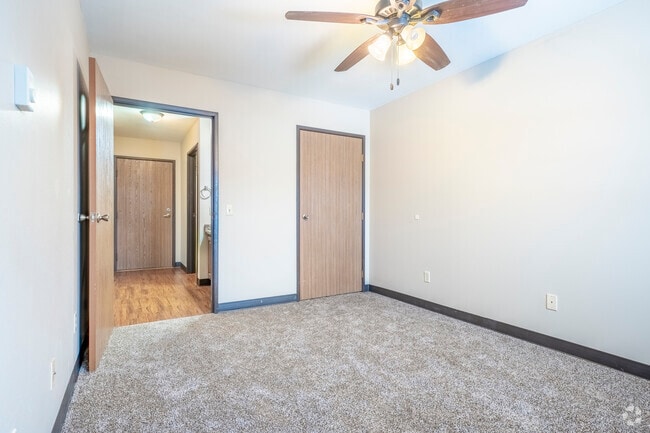 1BA, 1BA - 570SF - Bedroom