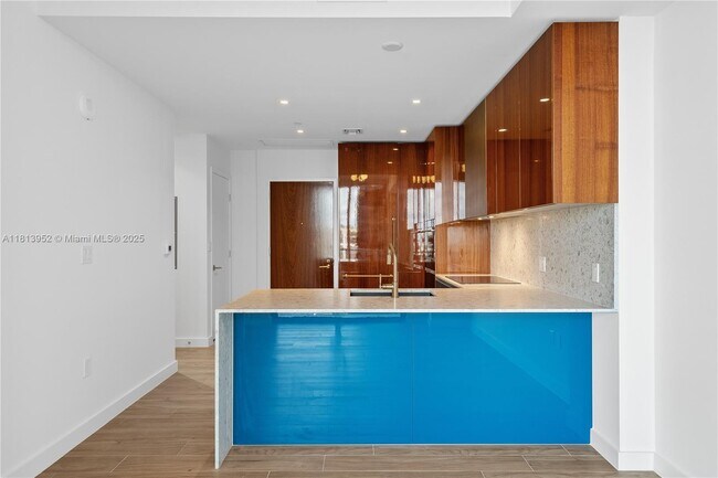 Photo - 2678 Tigertail Ave Unit 909