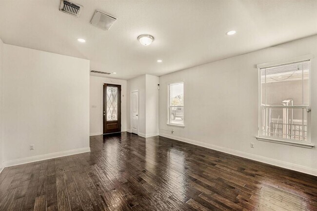 Photo - 194 Danish Dr