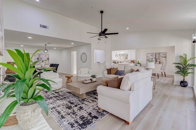 Photo - 10303 Chevy Chase Dr