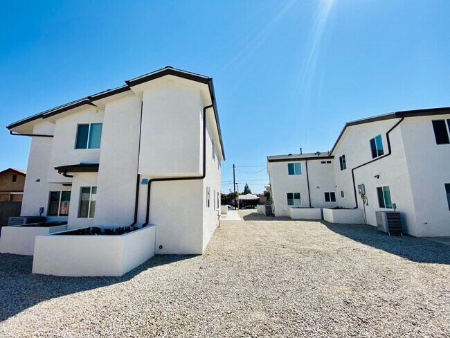 Photo - 1635 E 33rd St