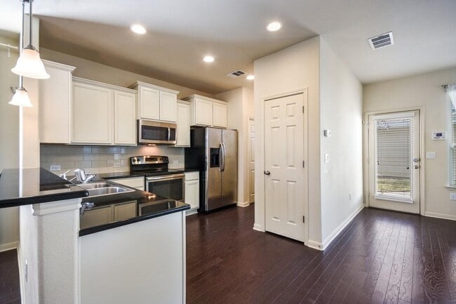 Photo - 18316 Mammoth Cave Blvd