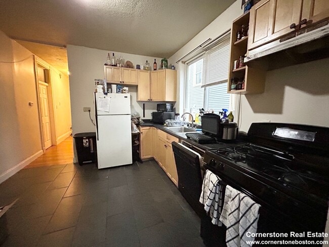 Building Photo - 55 Hillside St Unit 1