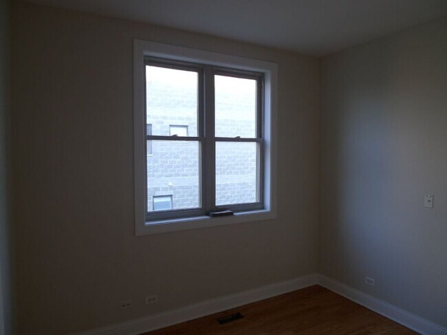 Photo - 2335 W Washington Blvd Unidad 2