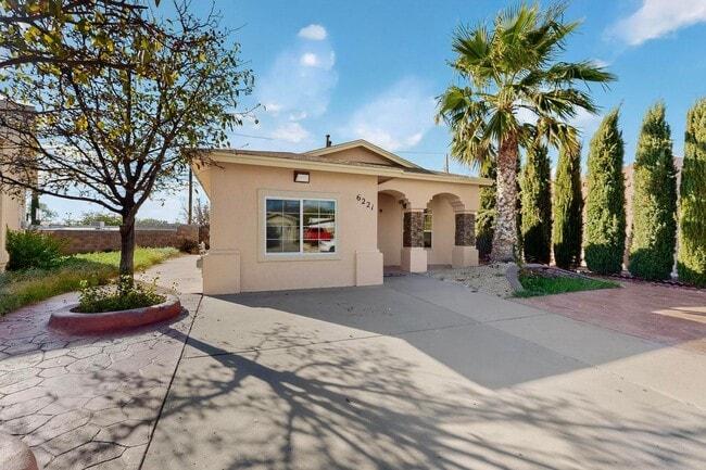 Photo - 3 bedroom, 2 bath single story home in Wes...