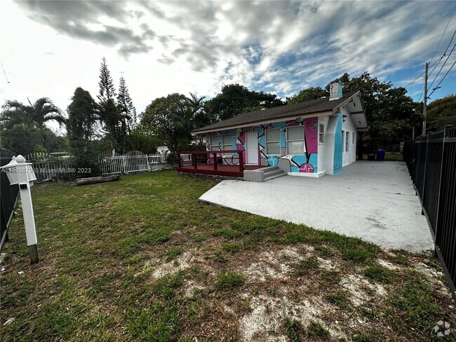 Building Photo - 105 NW 31st St Rental