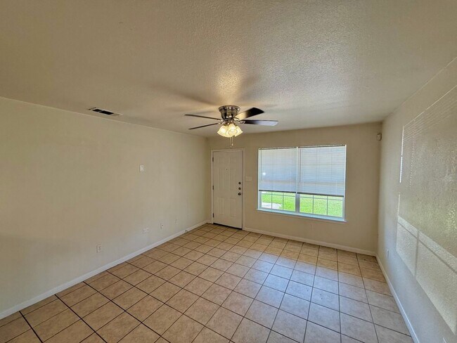 Photo - 3110 Baldwin Loop Unidad A