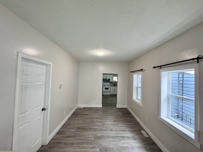 Photo - 476 Aylmer Ave