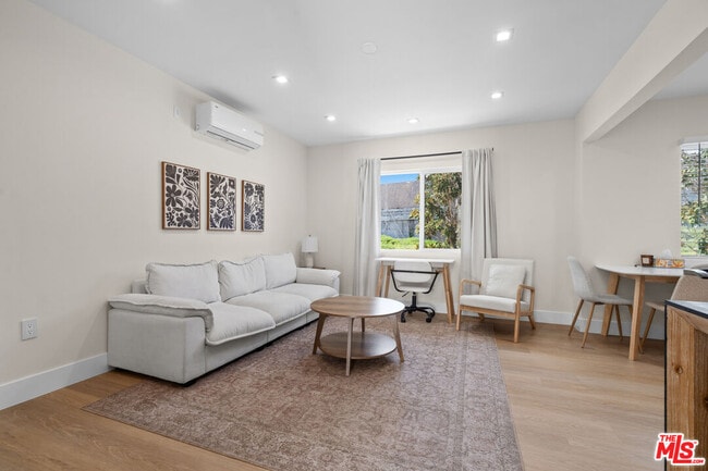 Building Photo - 420 S Sepulveda Blvd Unit 12