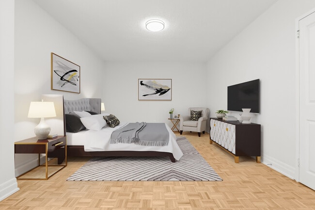 Photo - Large, Bright, Renovated 3 BD in PRIME Etobicoke! Unit 3 BD