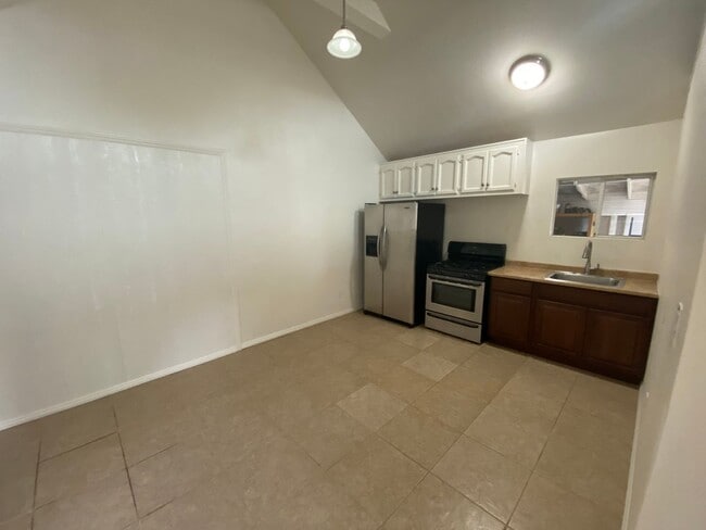 Photo - 421 E Mill St