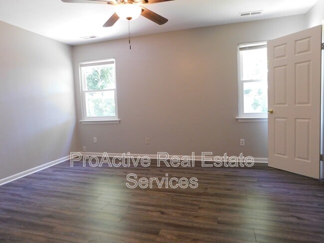 Photo - 1433 Drumheller Dr